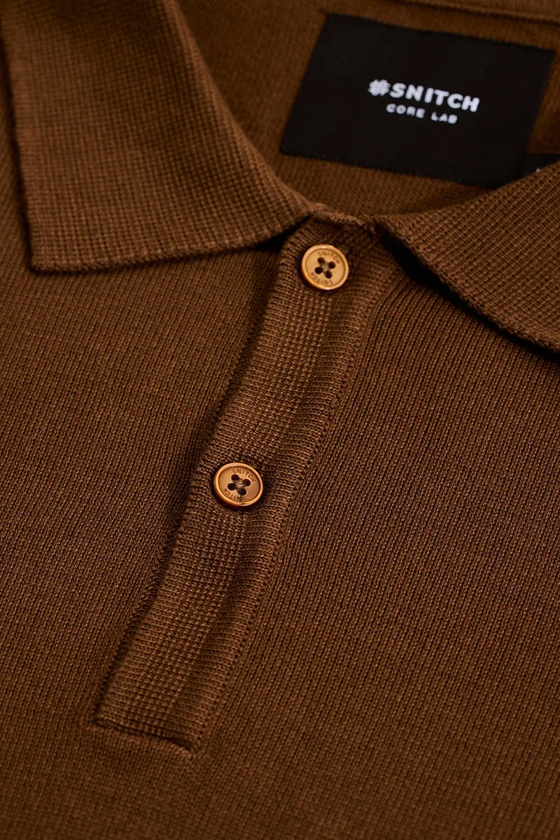 سنيتش تيشيرت بولو محبوك بقصة ضيقة من كول لاب بلون بني